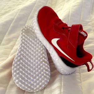 Nike size 5 little boy sneakers